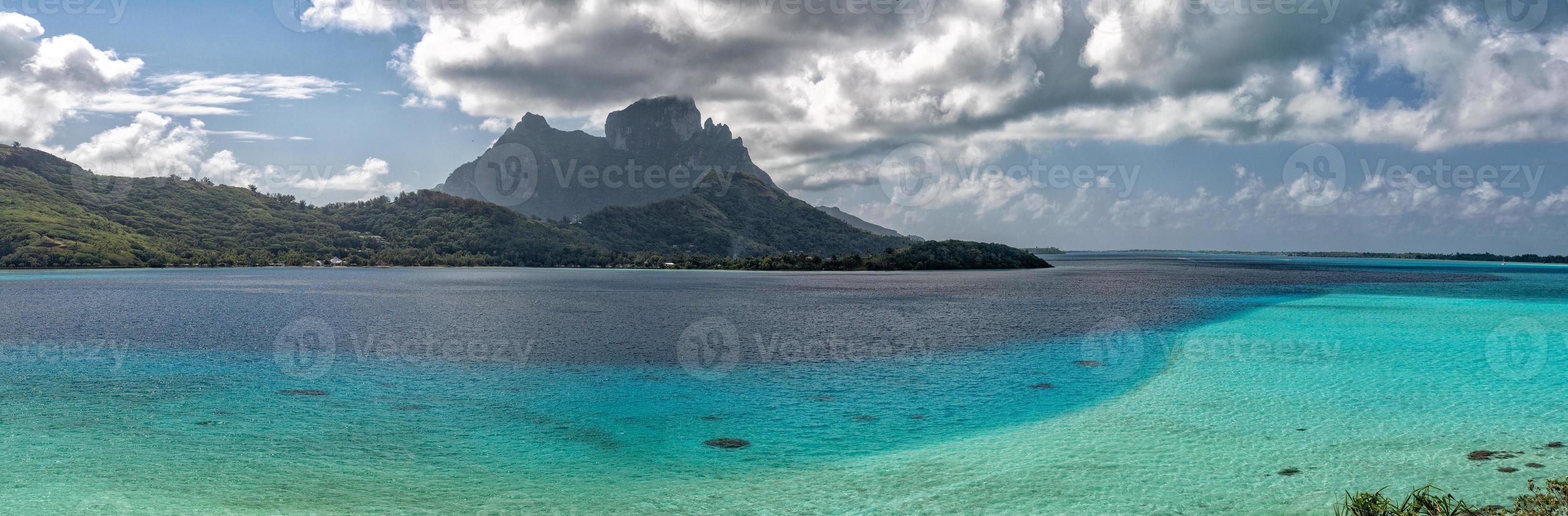 franska polynesien kokos strand kristall vatten foto