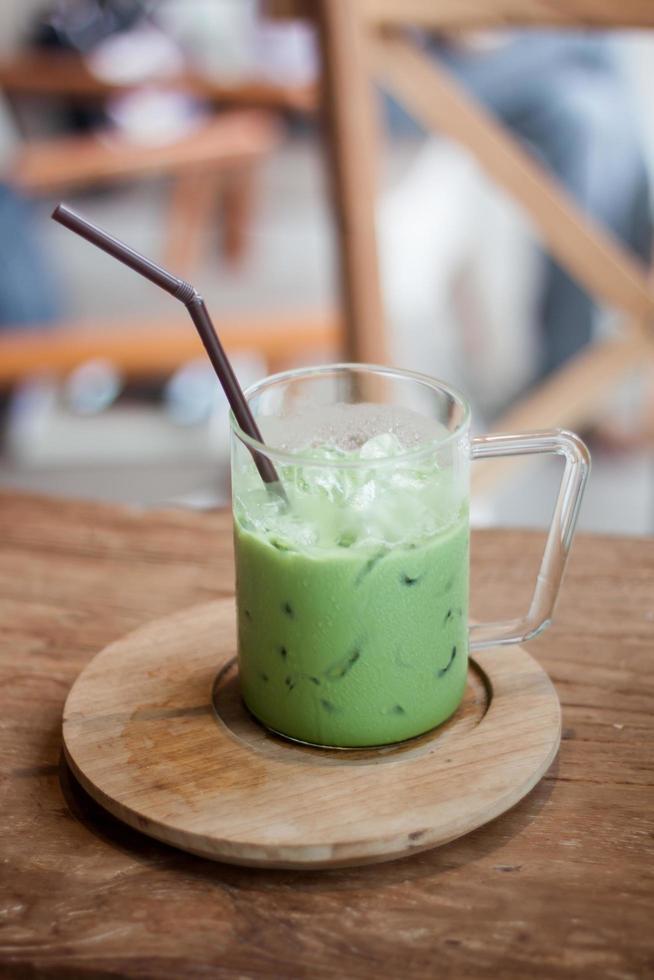 iced matcha latte foto