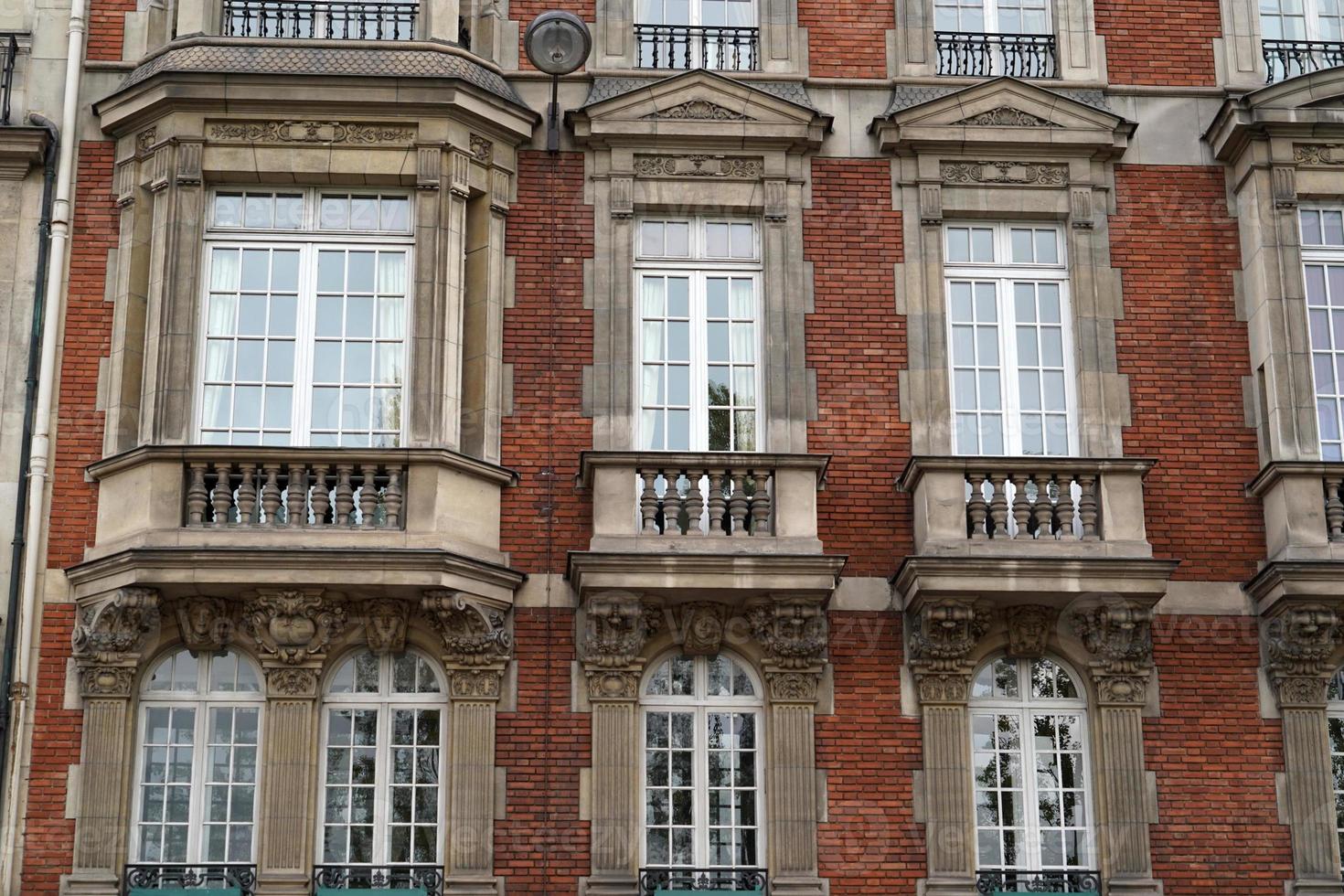 paris tak skorsten och byggnad Stadsutsikt foto