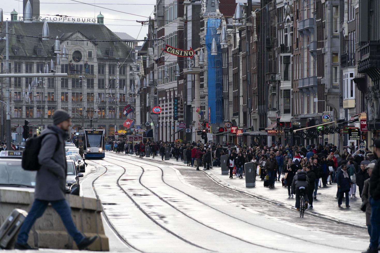 amsterdam, Nederländerna - februari 25 2020 - central station gammal stad foto