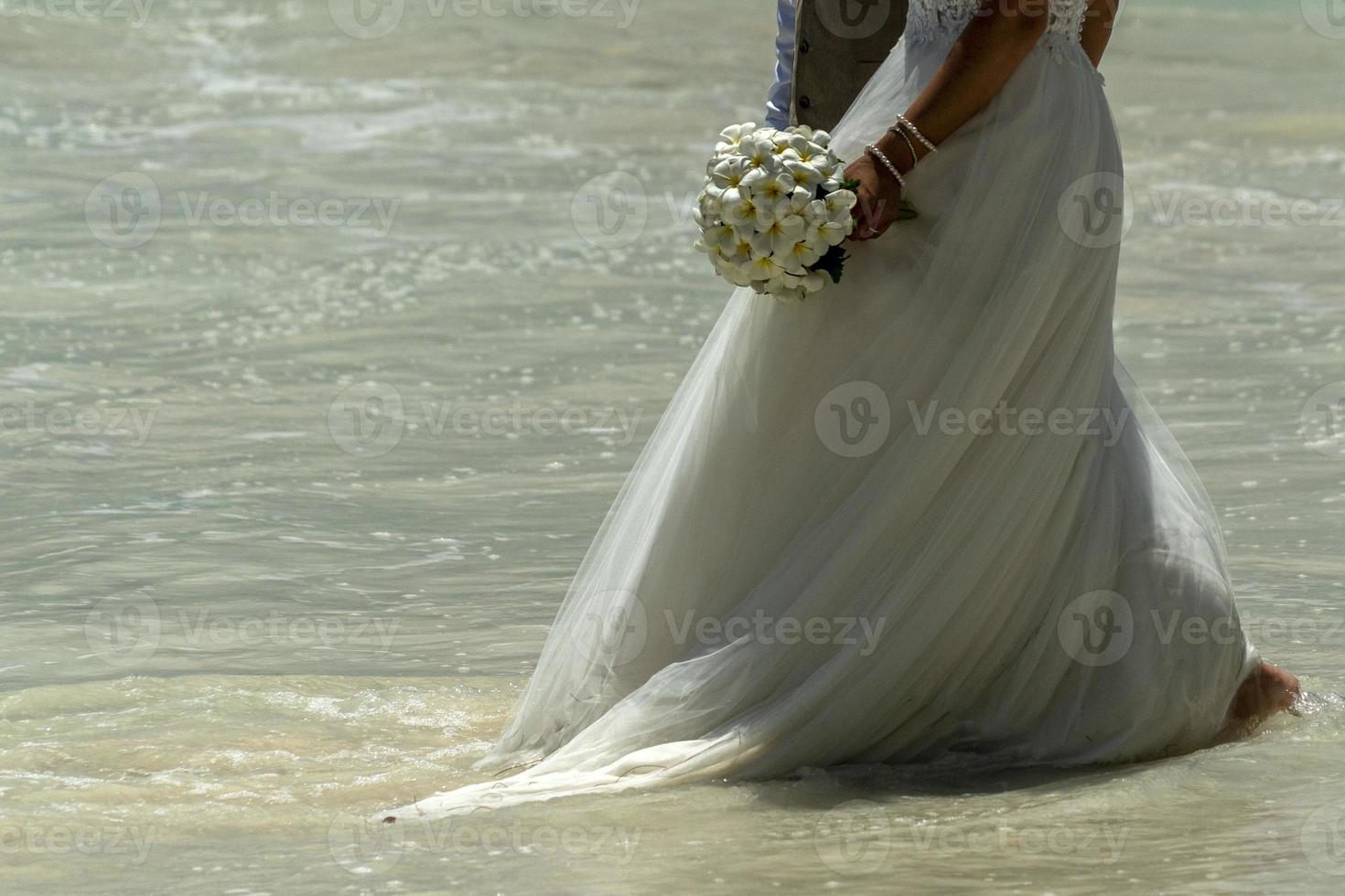 brudmon de strand romantisk bröllop foto