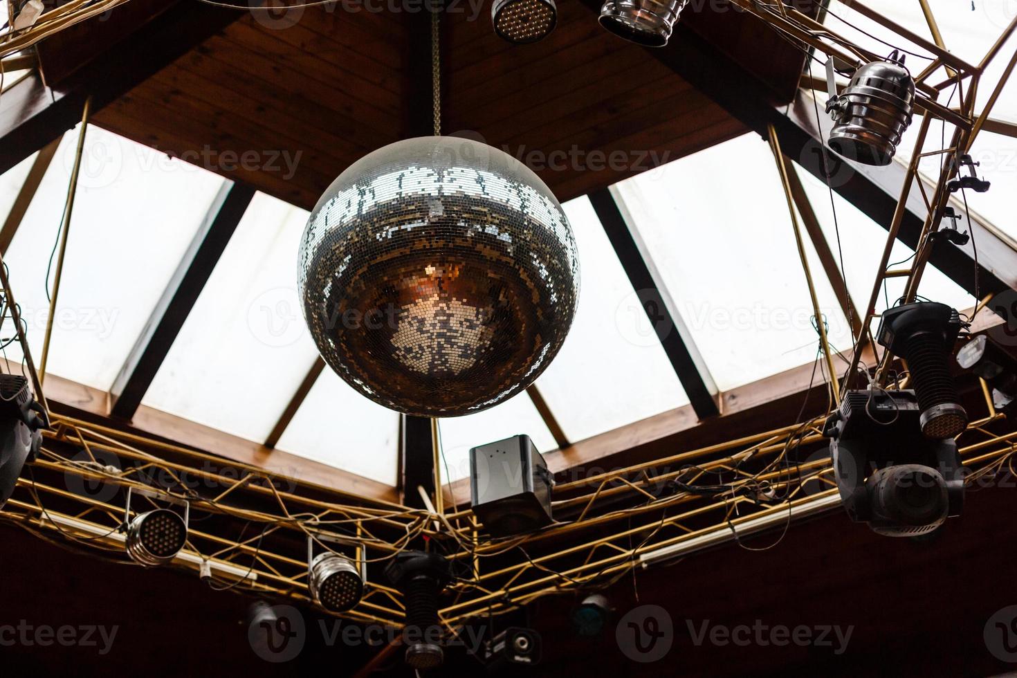 disko boll ljus reflexion bakgrund i natt klubbar foto