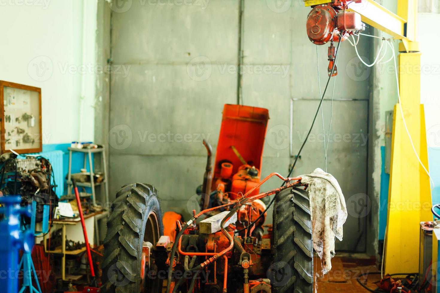 traktor motor bak- se olja maskineri teknologi industri tillverkning trådar stål däck foto