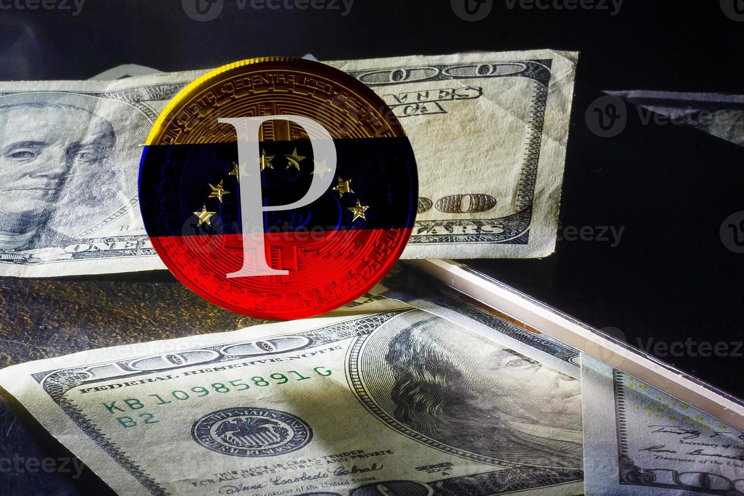 bitcoin dollar på en svart bakgrund gyllene venezuela foto