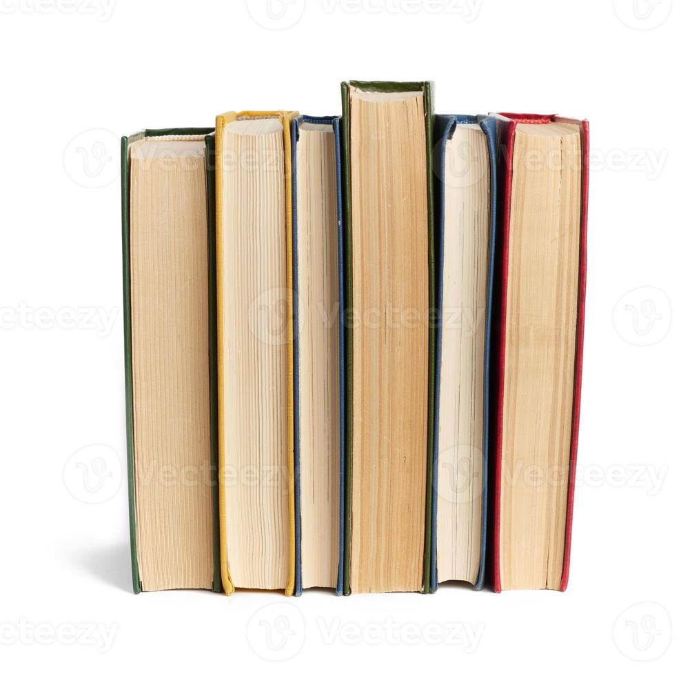 stack av olika böcker, objekt är isolerat på vit bakgrund foto