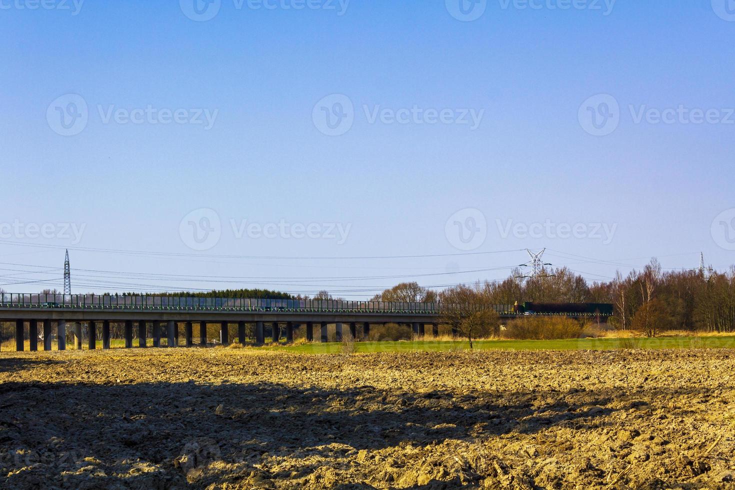 nordtyska jordbruksfält vindkraftverk natur landskap panorama tyskland. foto