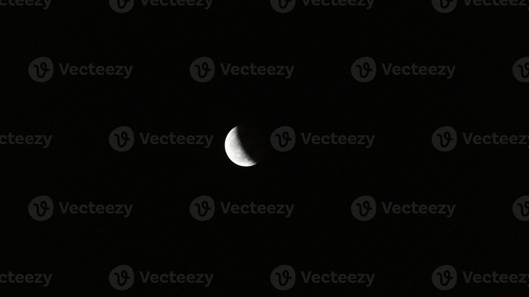 stänga upp bild av de blod måne under lunar förmörkelse foto
