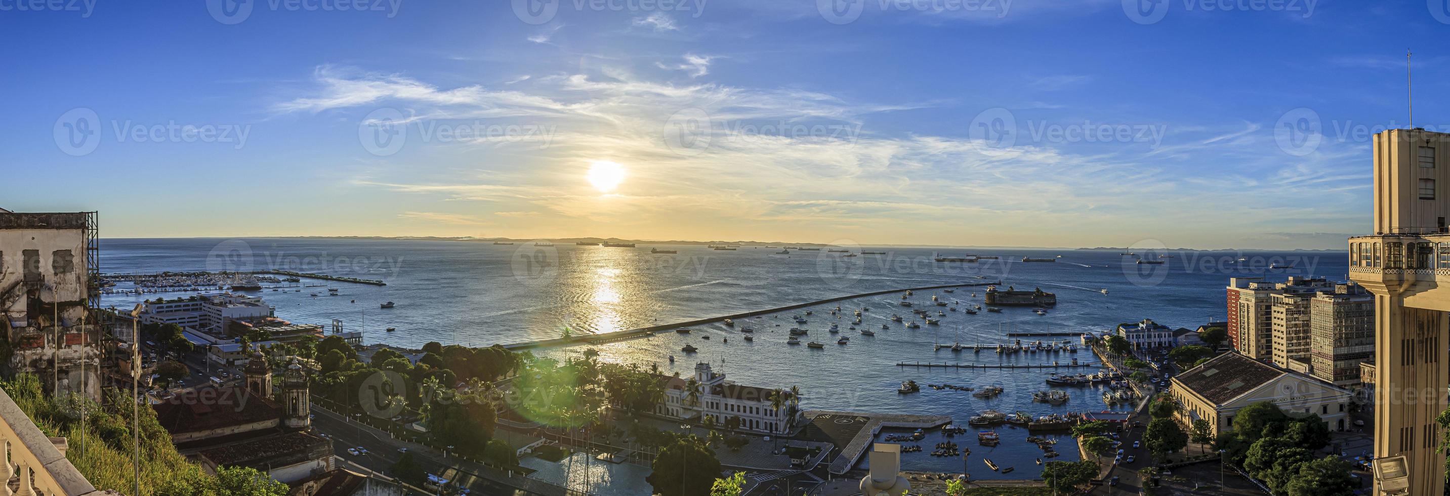 panorama- bild av de hamn av de brasiliansk stad av salvador de bahia foto