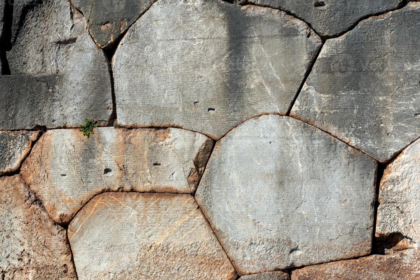 gammal grekisk brev i sten abstrakt bakgrund foto