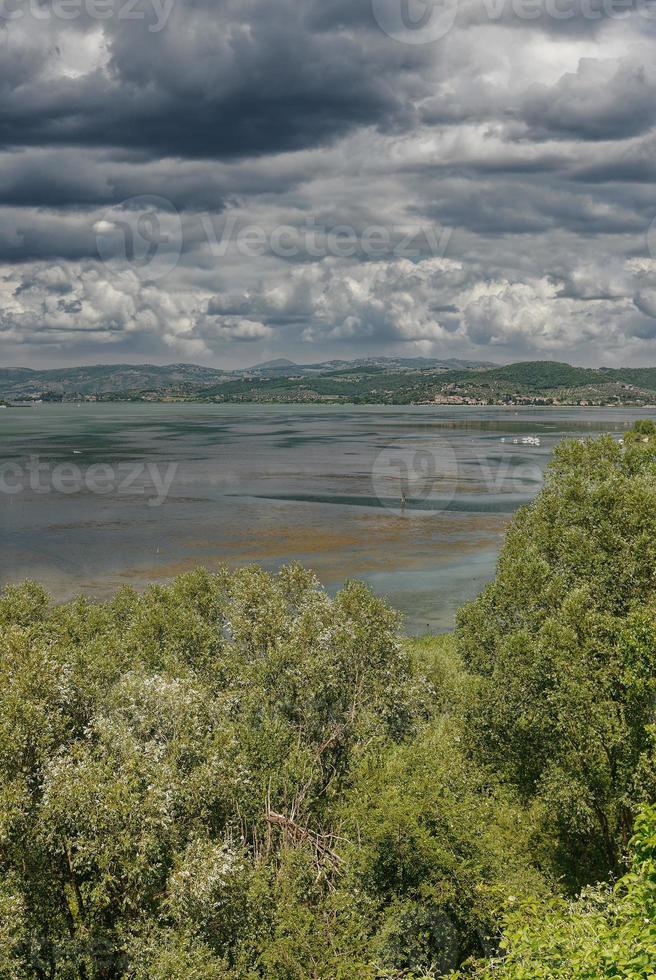 se över sjö trasimeno, umbria, Italien foto