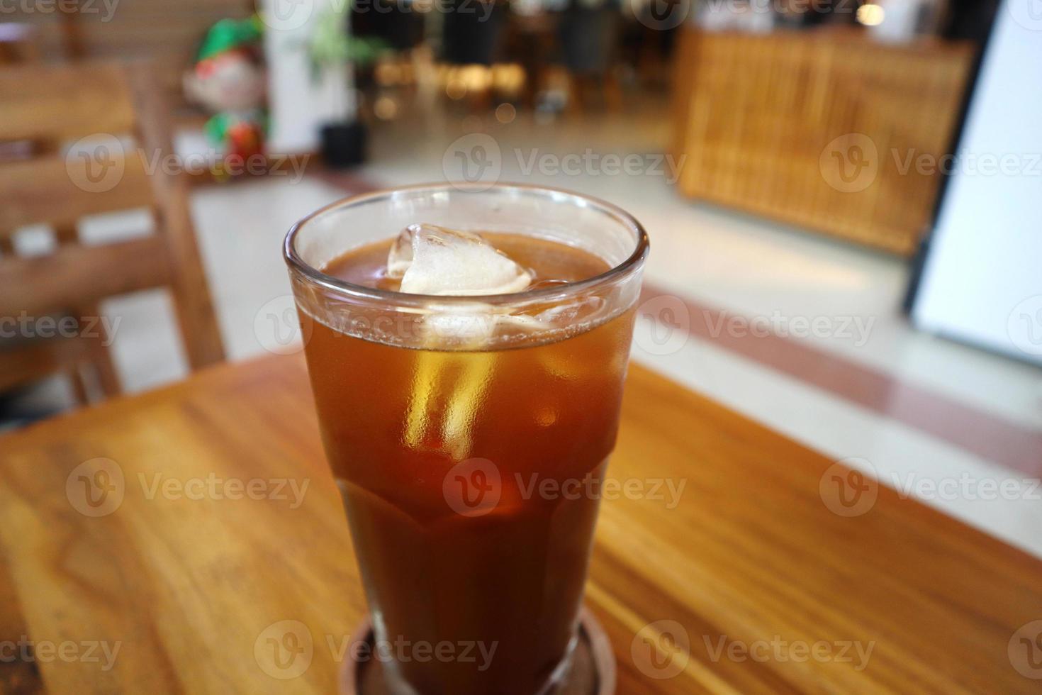 en glas av iced kaffe americano foto