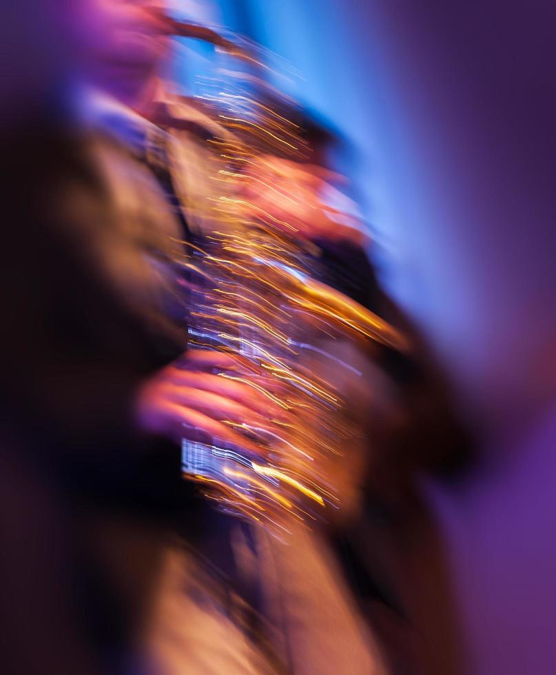 saxofon spelare utför på skede foto