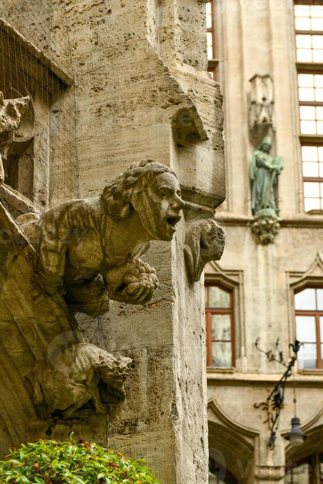 marienplatz engelsk marys fyrkant dvs. st mary vår ladys fyrkant är en central fyrkant i de stad Centrum av munich Tyskland den har varit de städer huvud fyrkant eftersom 1158 foto