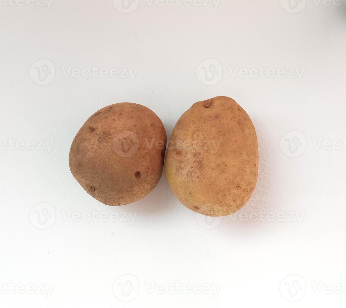 potatis isolerad på vit bakgrund närbild foto
