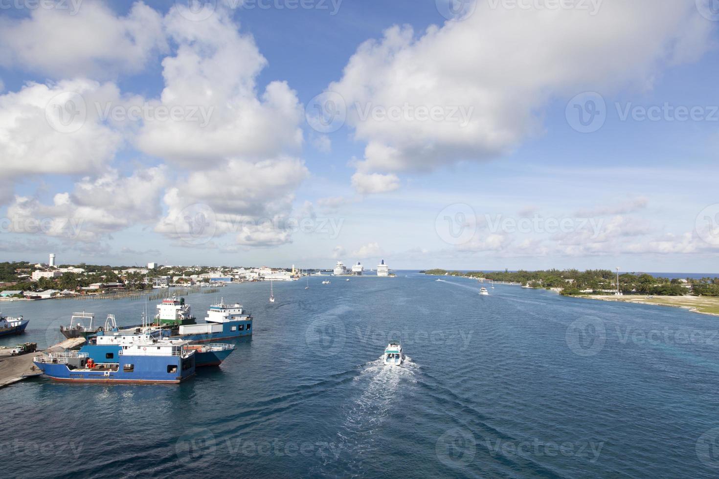 nassau hamn mellan nassau stad och paradis ö foto