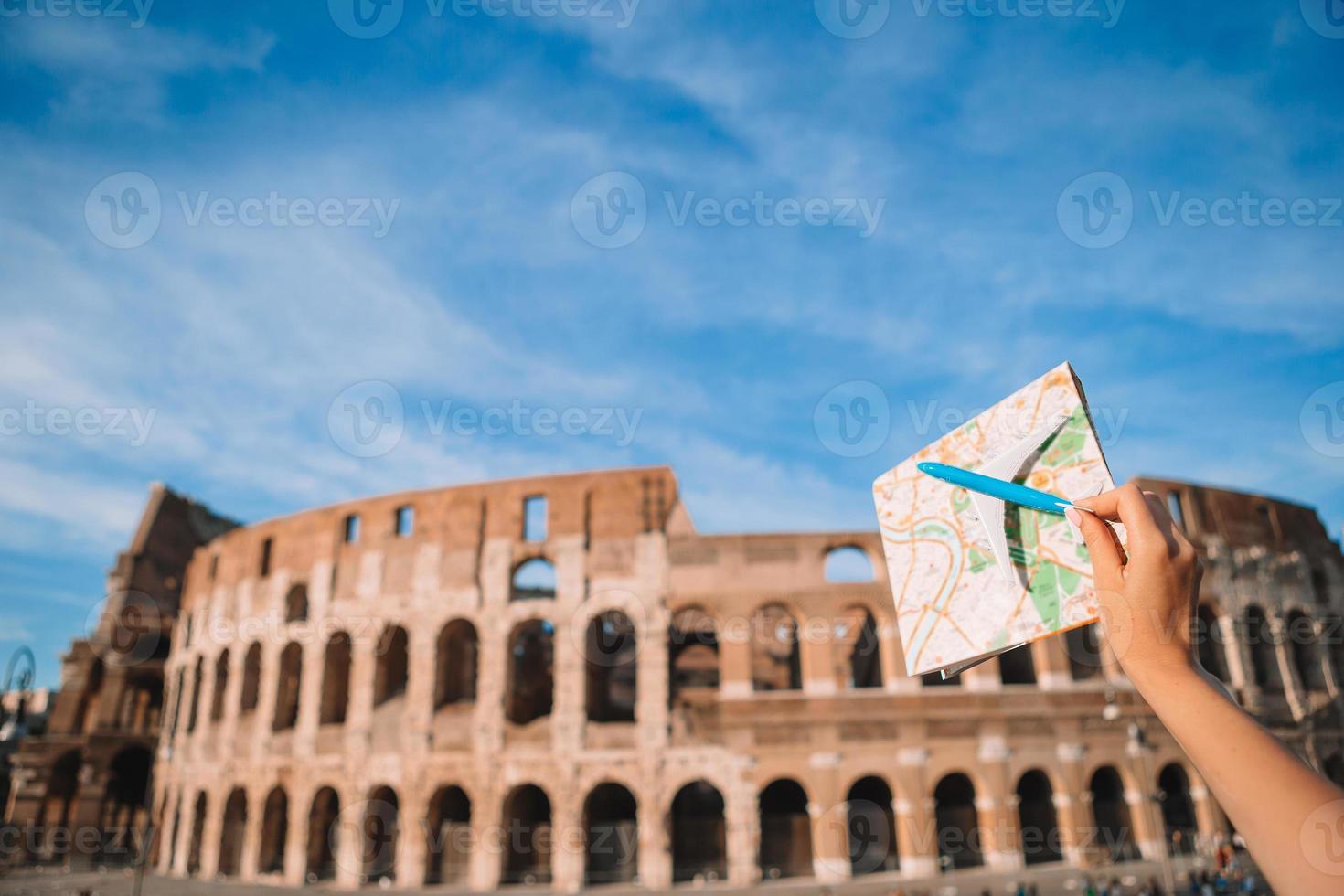 små flygplan modell bakgrund Colosseum, rom, Italien foto