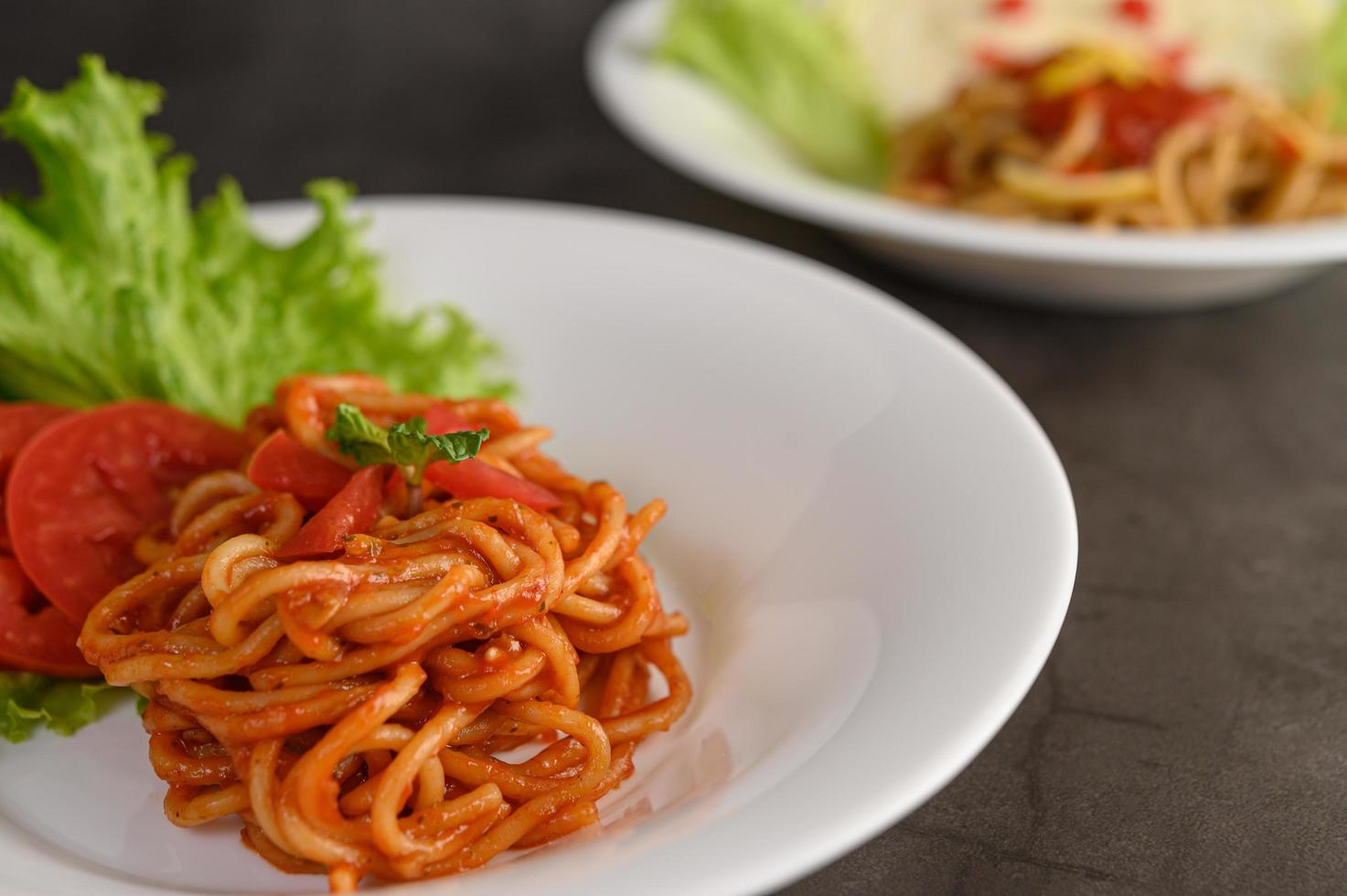 italiensk pasta med sås foto