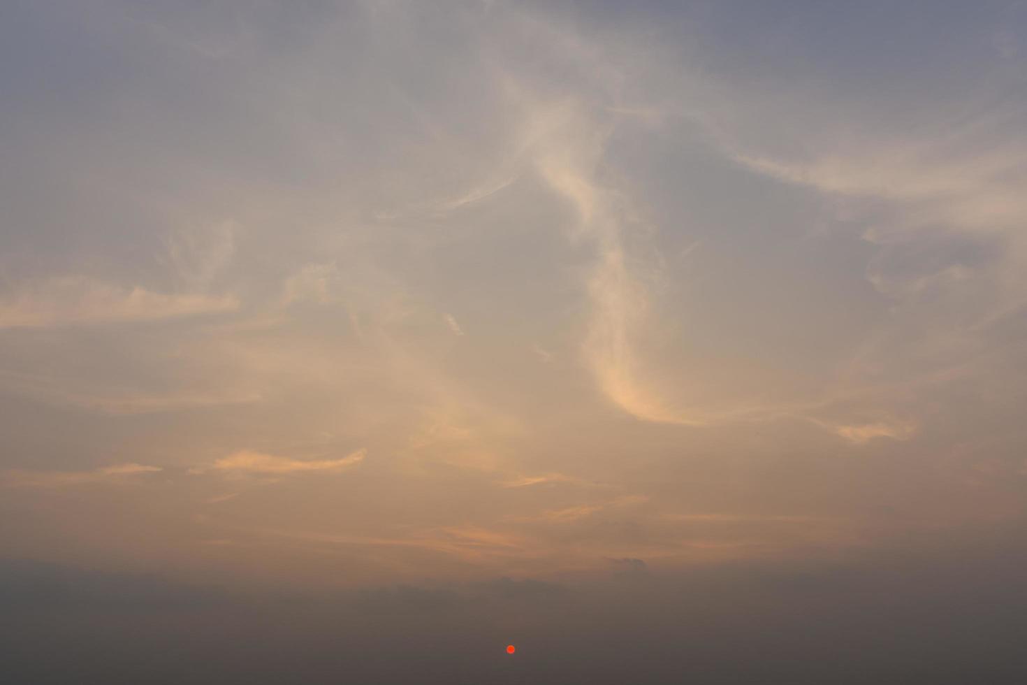 himlen vid solnedgången foto