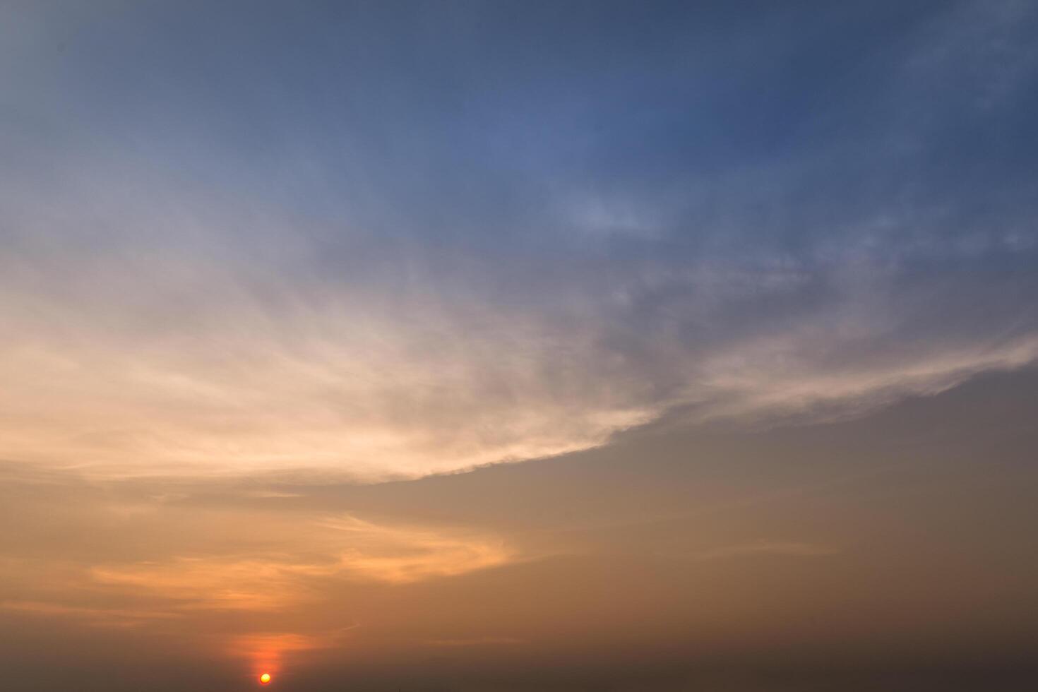 himlen vid solnedgången foto