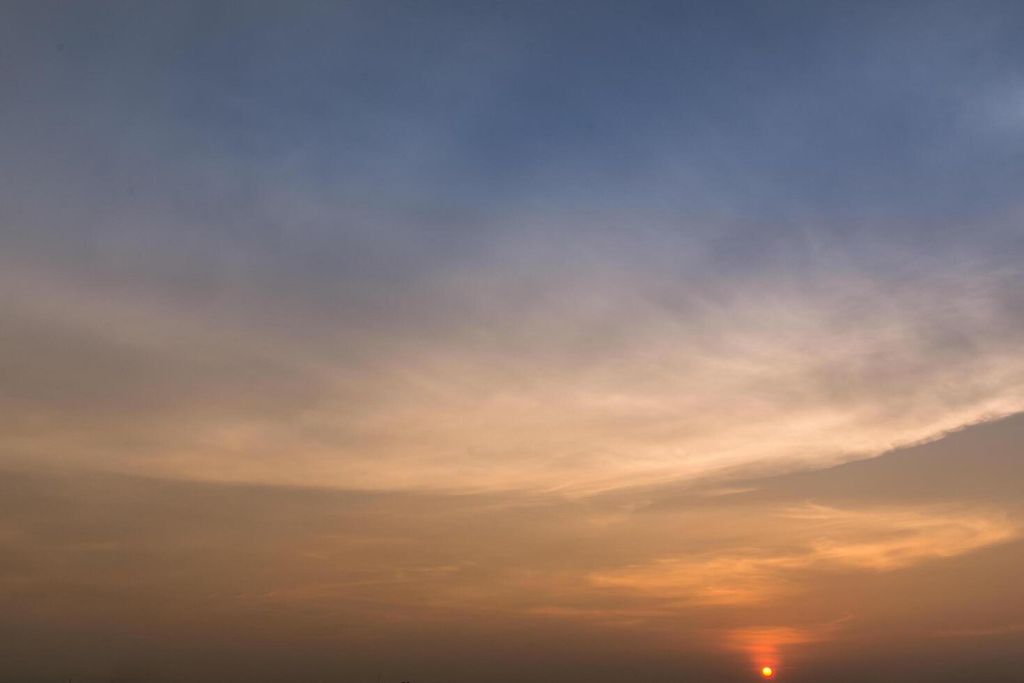 himlen vid solnedgången foto