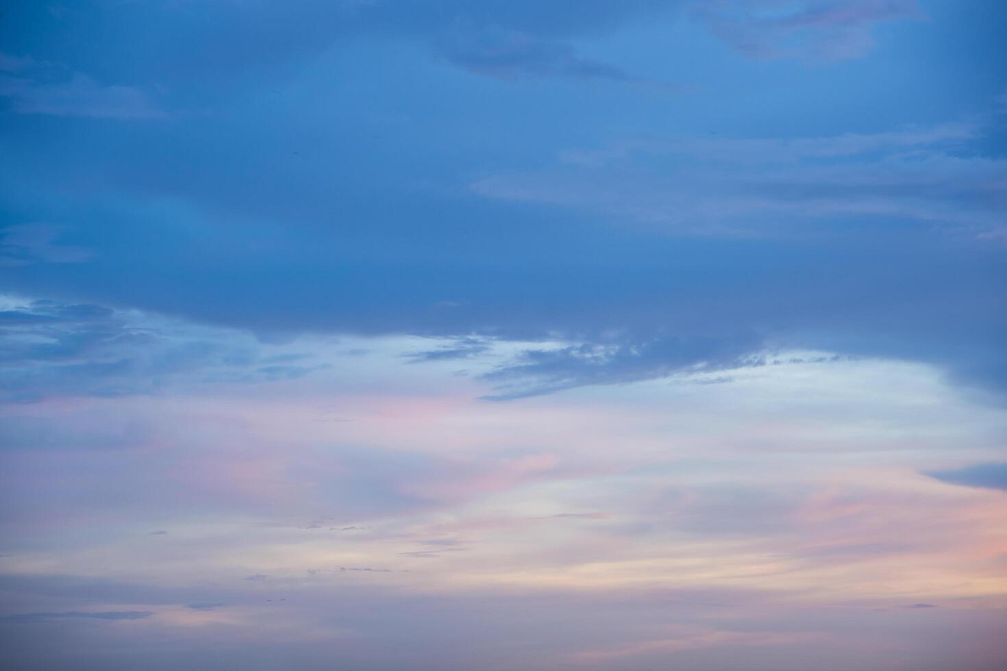 himlen vid solnedgången foto