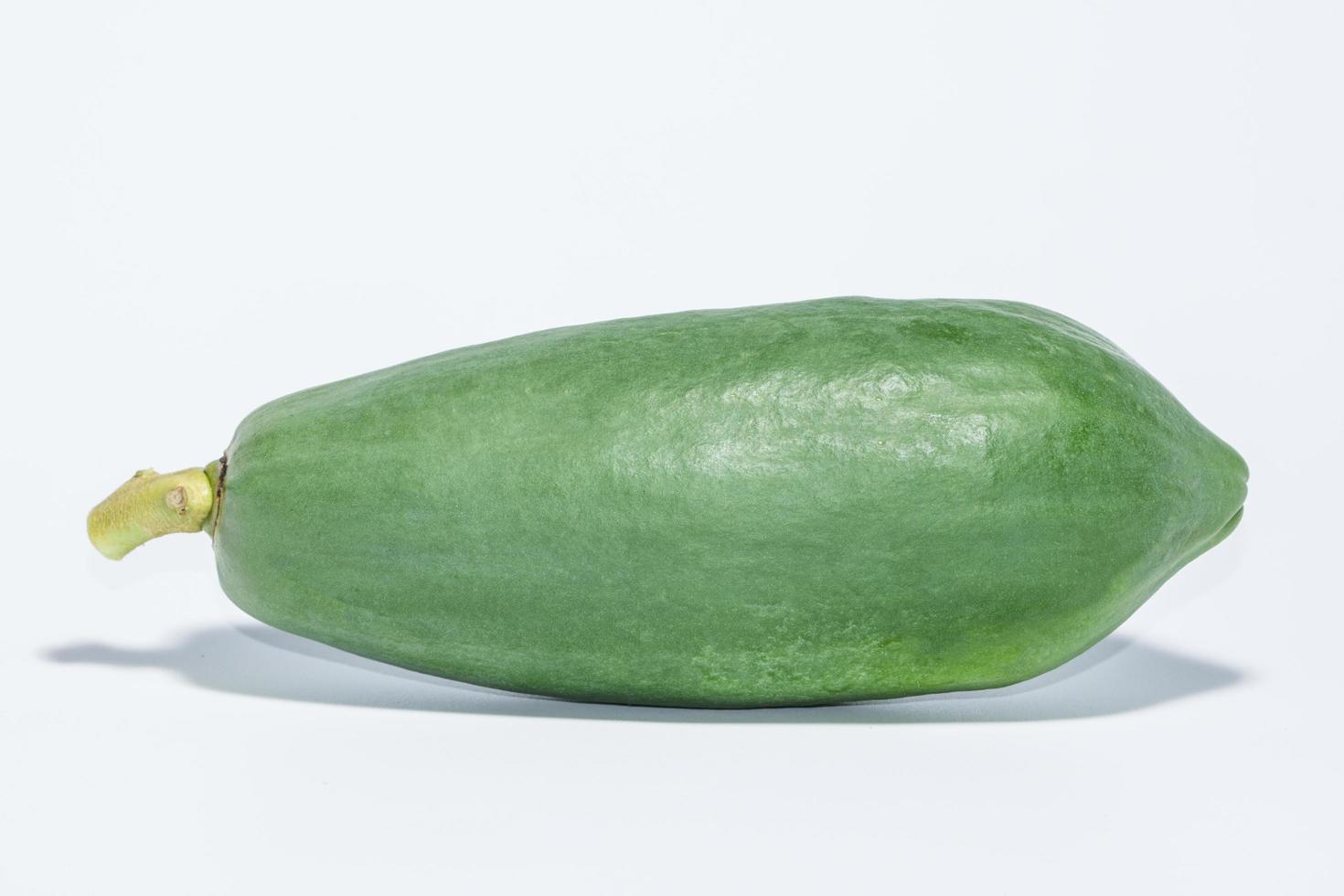 papaya på vit bakgrund foto