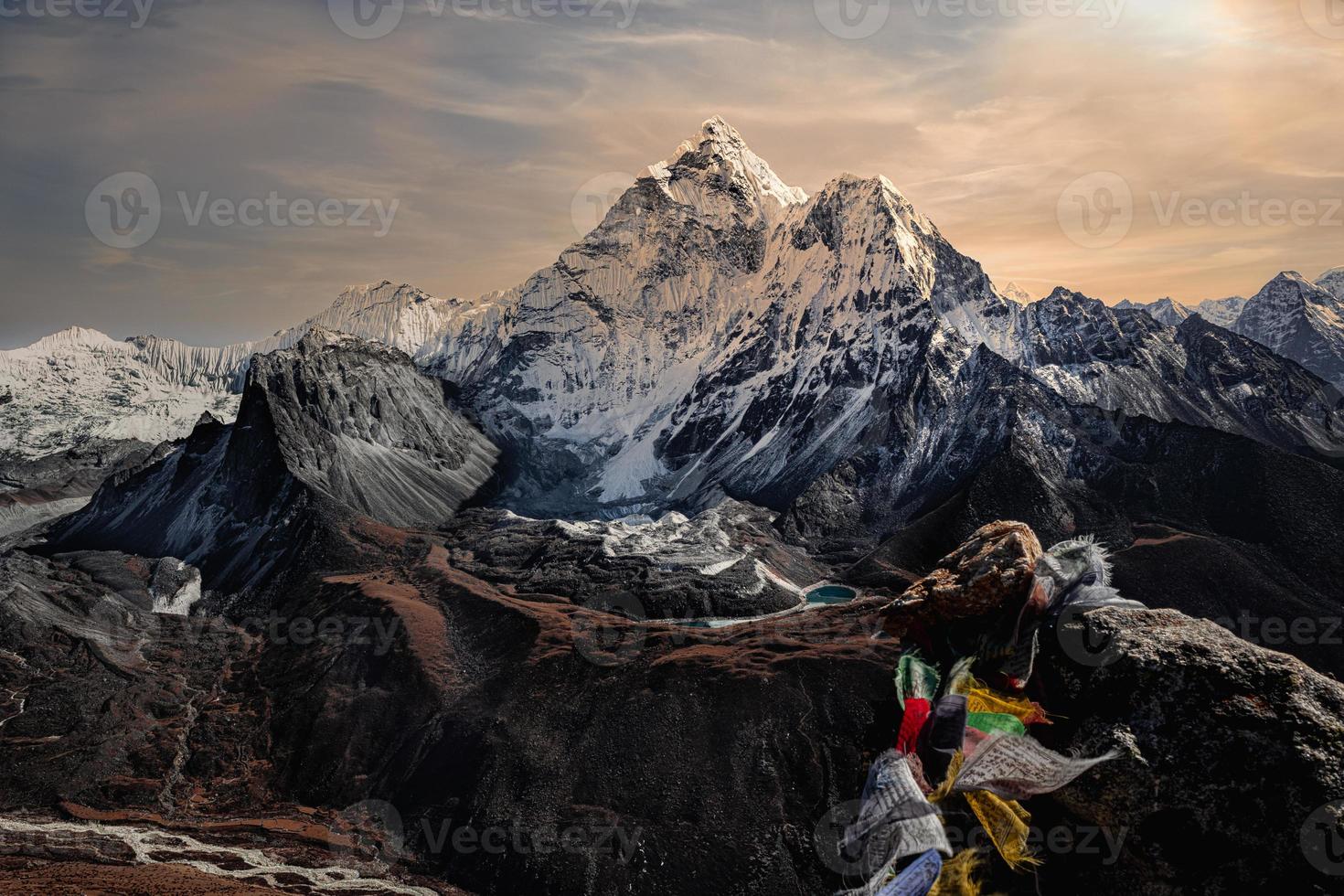 de majestätisk fjäll, ama dablam. foto