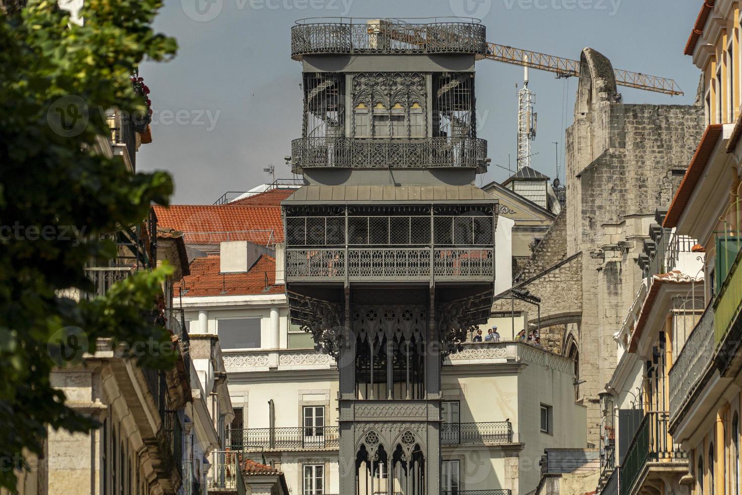 lissabon järn hiss santa justa historisk byggnad foto