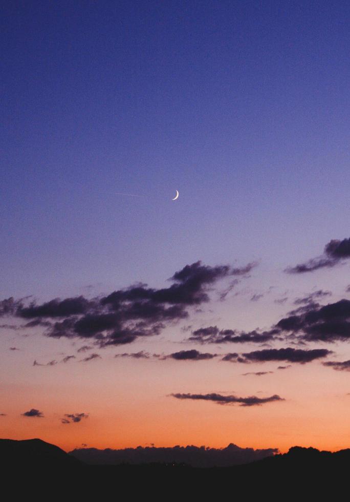 måne på solnedgång foto