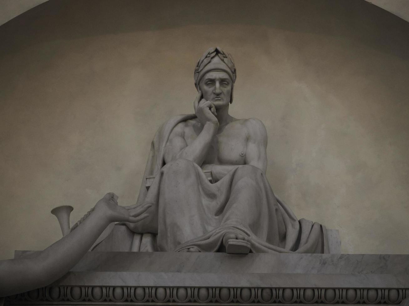 dante alighieri grav i santa croce kyrka i Florens, Italien, 2022 foto