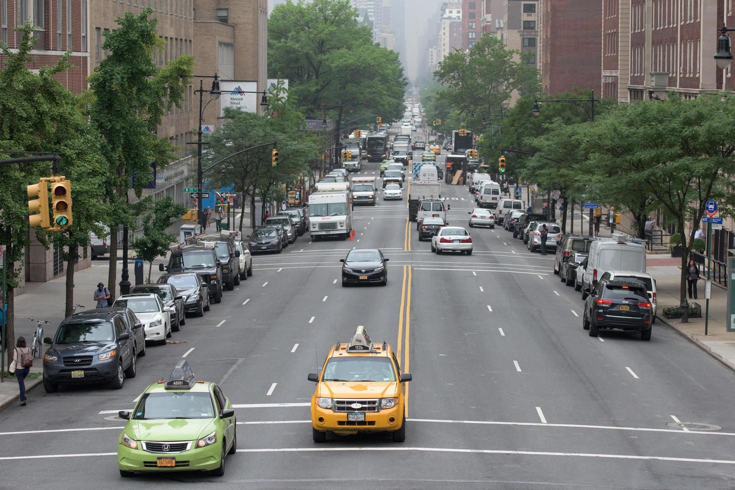 ny york stad - juni 14 2015 stad belastad gata och aveny foto