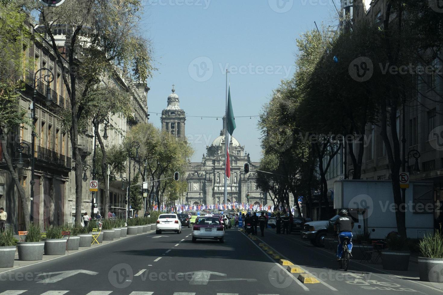 mexico stad, mexico - november 5 2017 - människor på stad gata marknadsföra foto