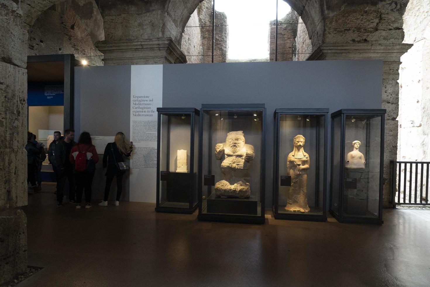 rom, Italien, november 23 2019 - carthage utställning på colosseum i rom foto