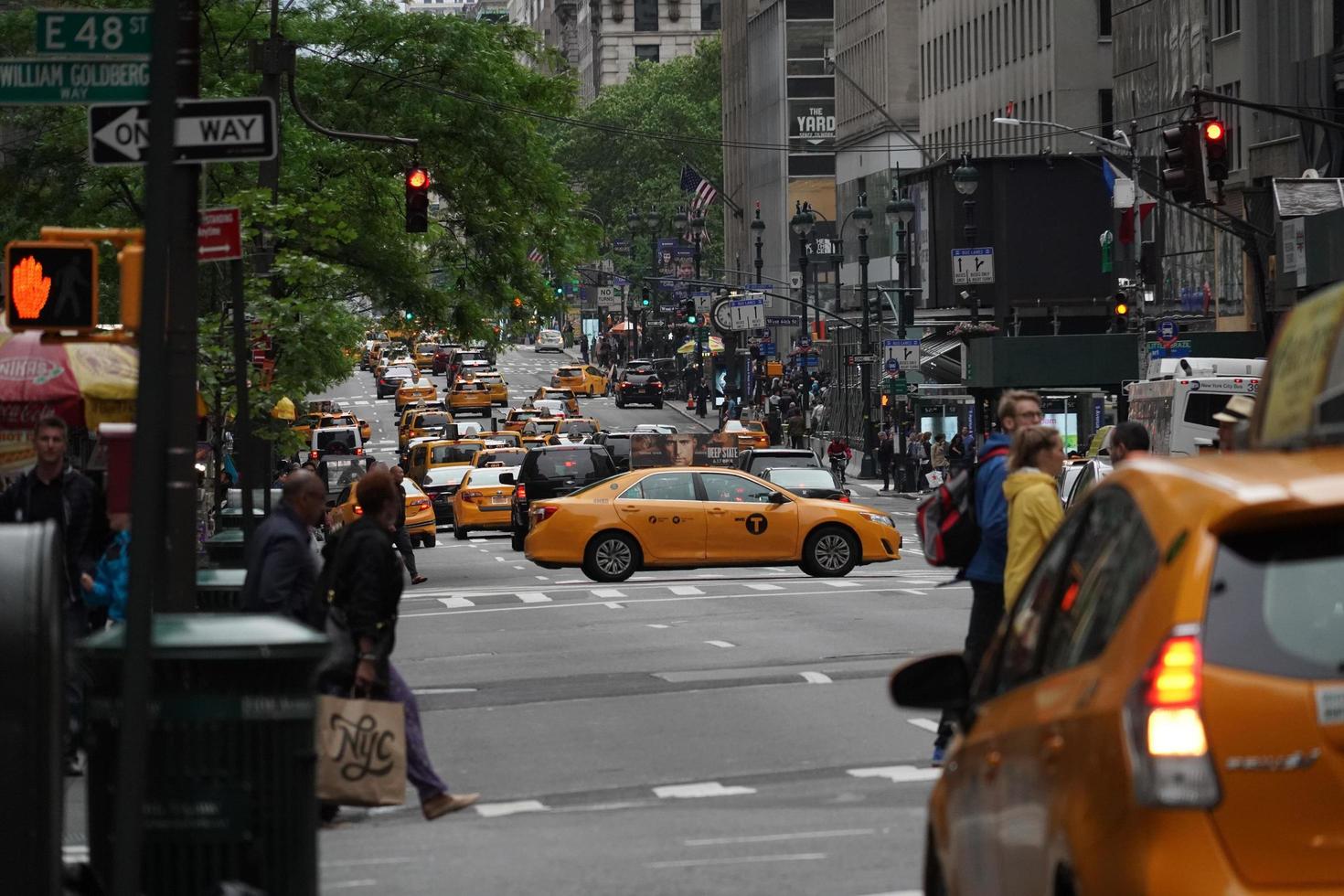 ny york, USA - Maj 25 2018 - gånger fyrkant full av människor foto