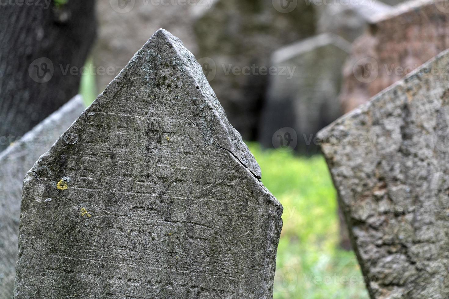 jewish gammal kyrkogård i prag foto