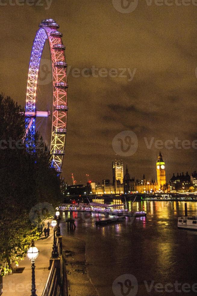 London öga på natt foto