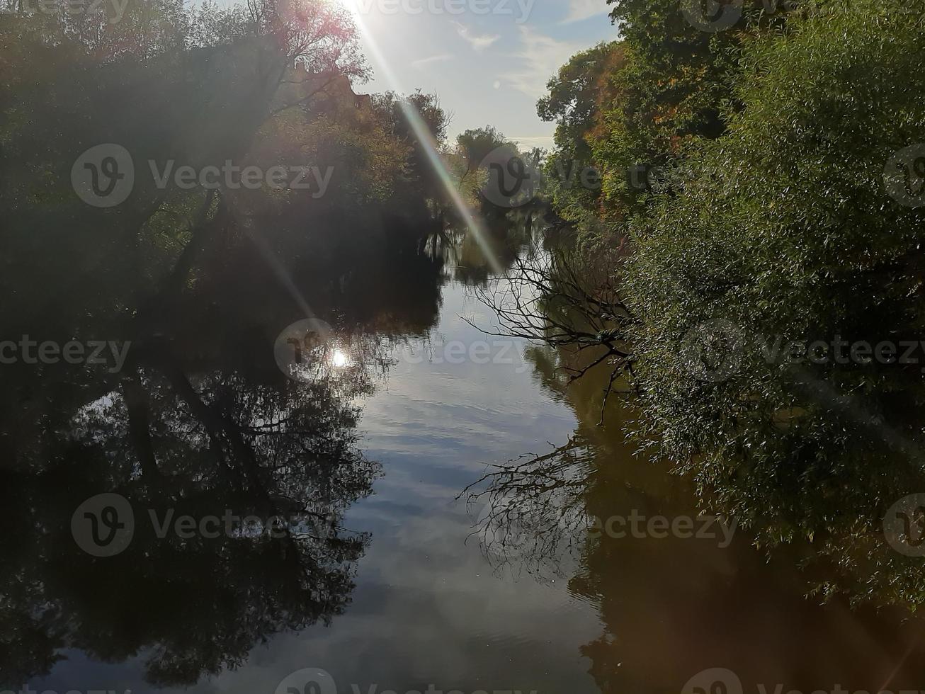 vår landskap nära Donau flod i regensburg stad, Tyskland foto