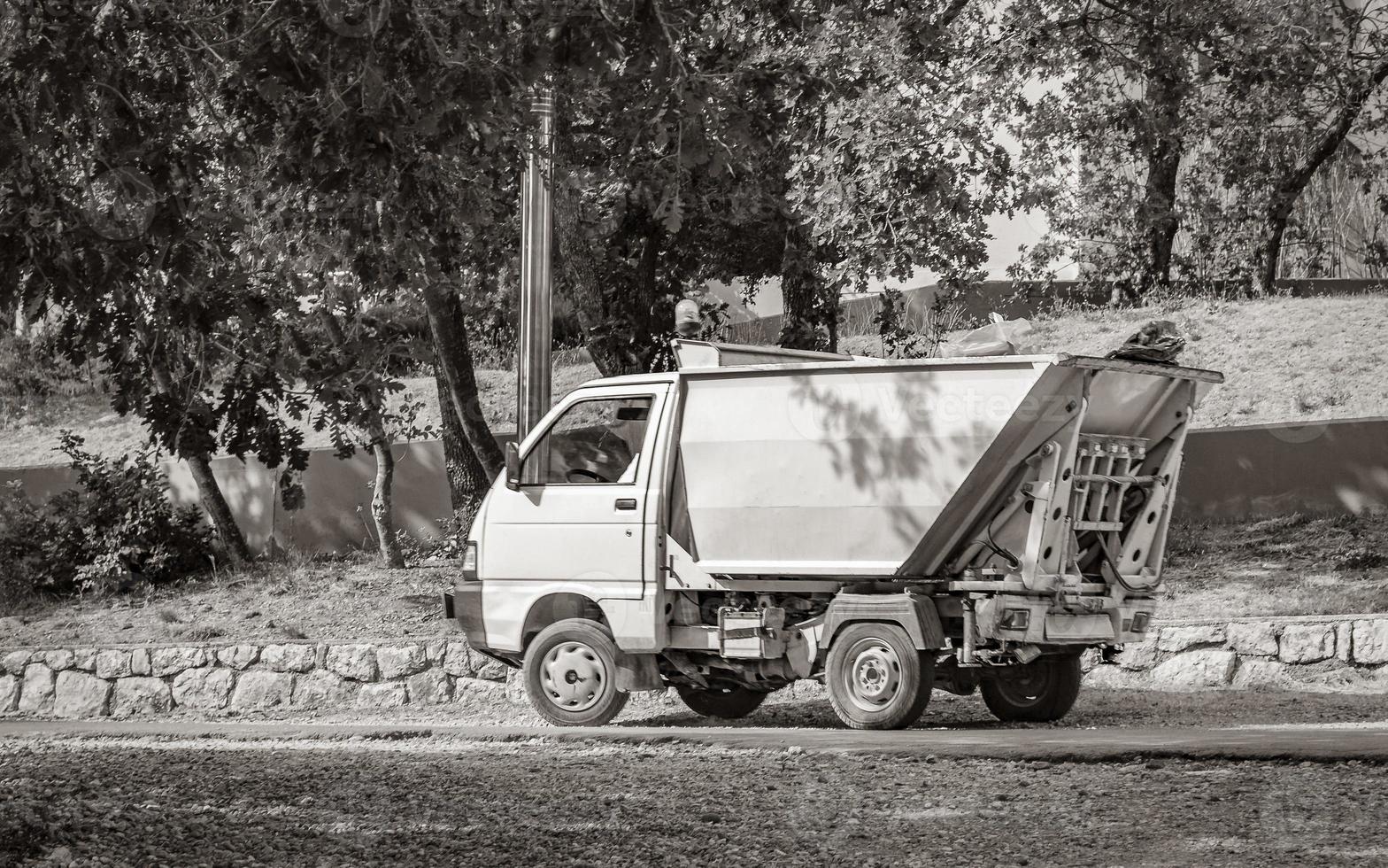 små sopor lastbil i novi vinodolski kroatien. foto