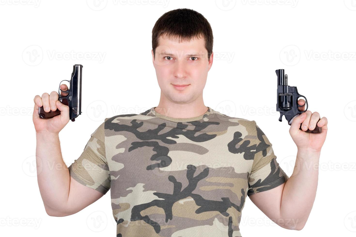 ung man med en två pistol. isolerat foto
