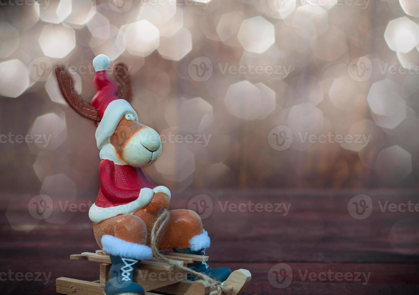 jul leksak rådjur i formell klädsel Sammanträde på en släde foto