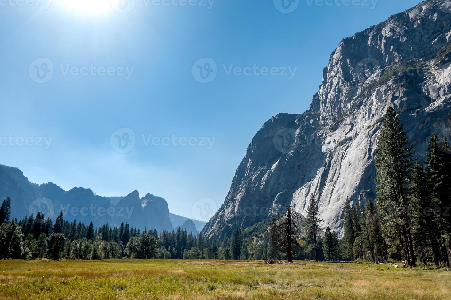 skön plats i yosemite nationell parkera foto