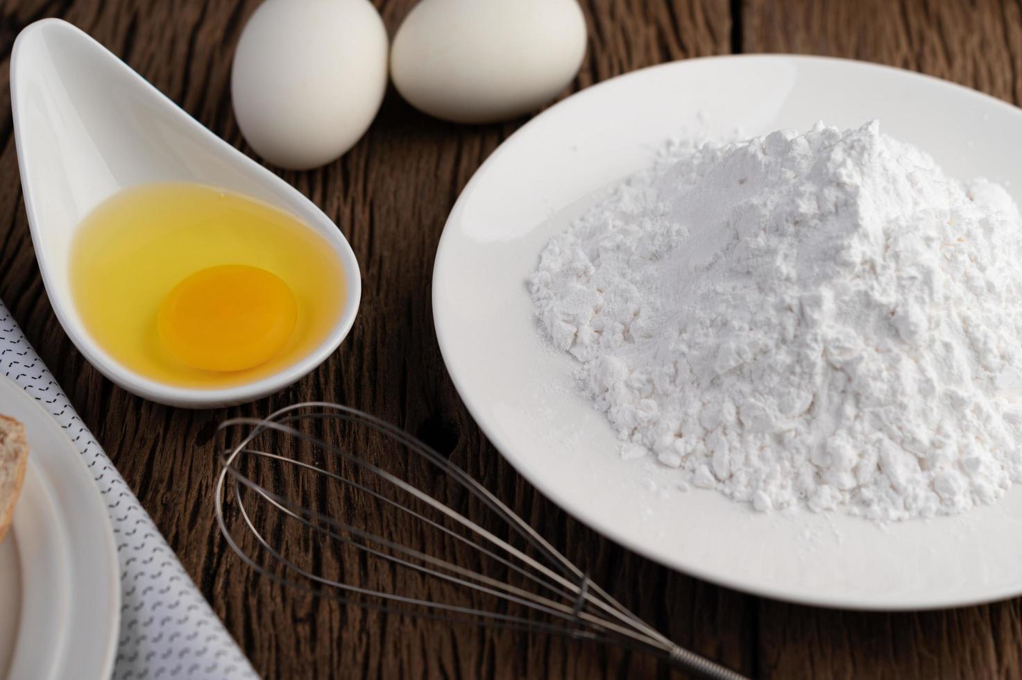 ägg och ingredienser för mjöl av tapioka foto
