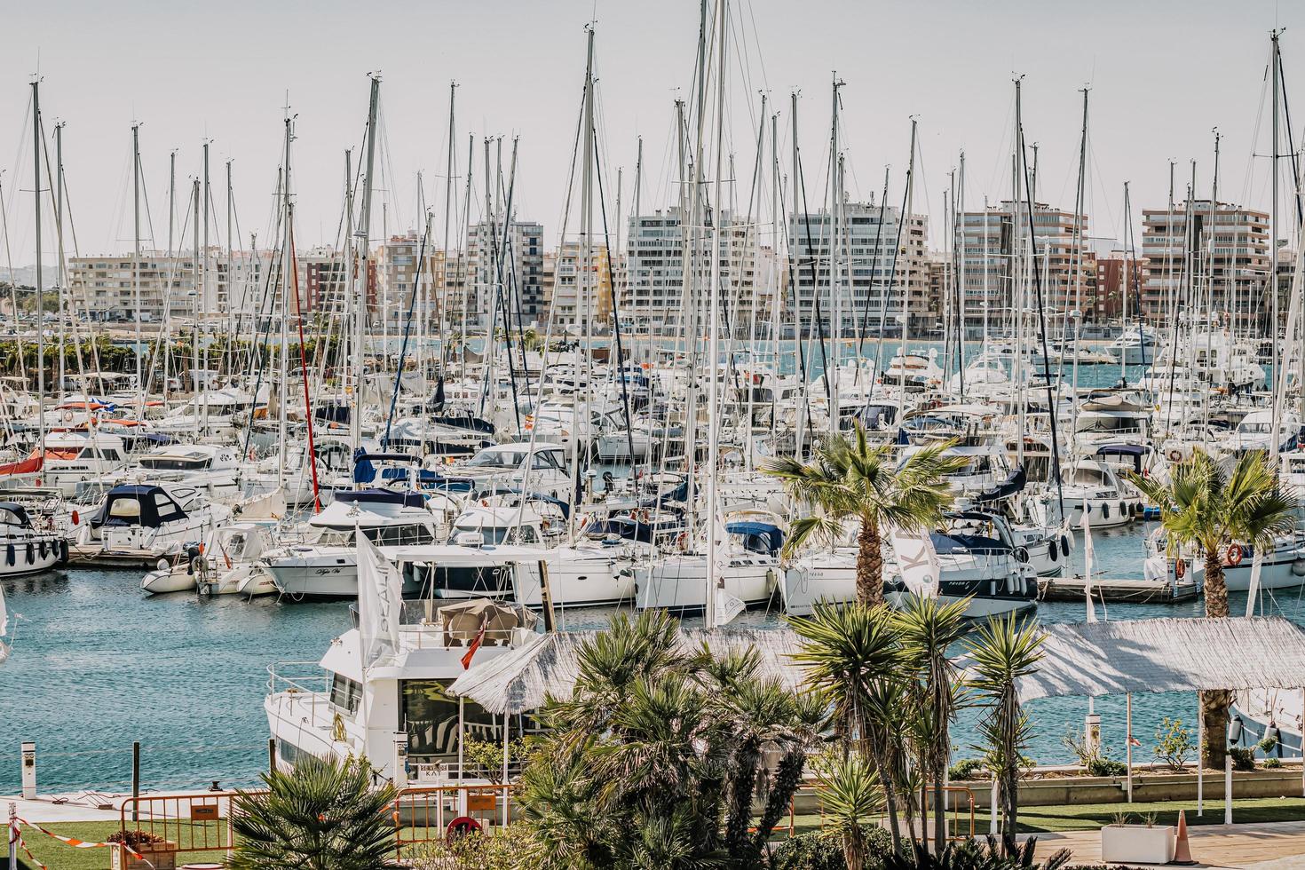 Spanien, 2020 - vita båtar på havet under dagtid foto