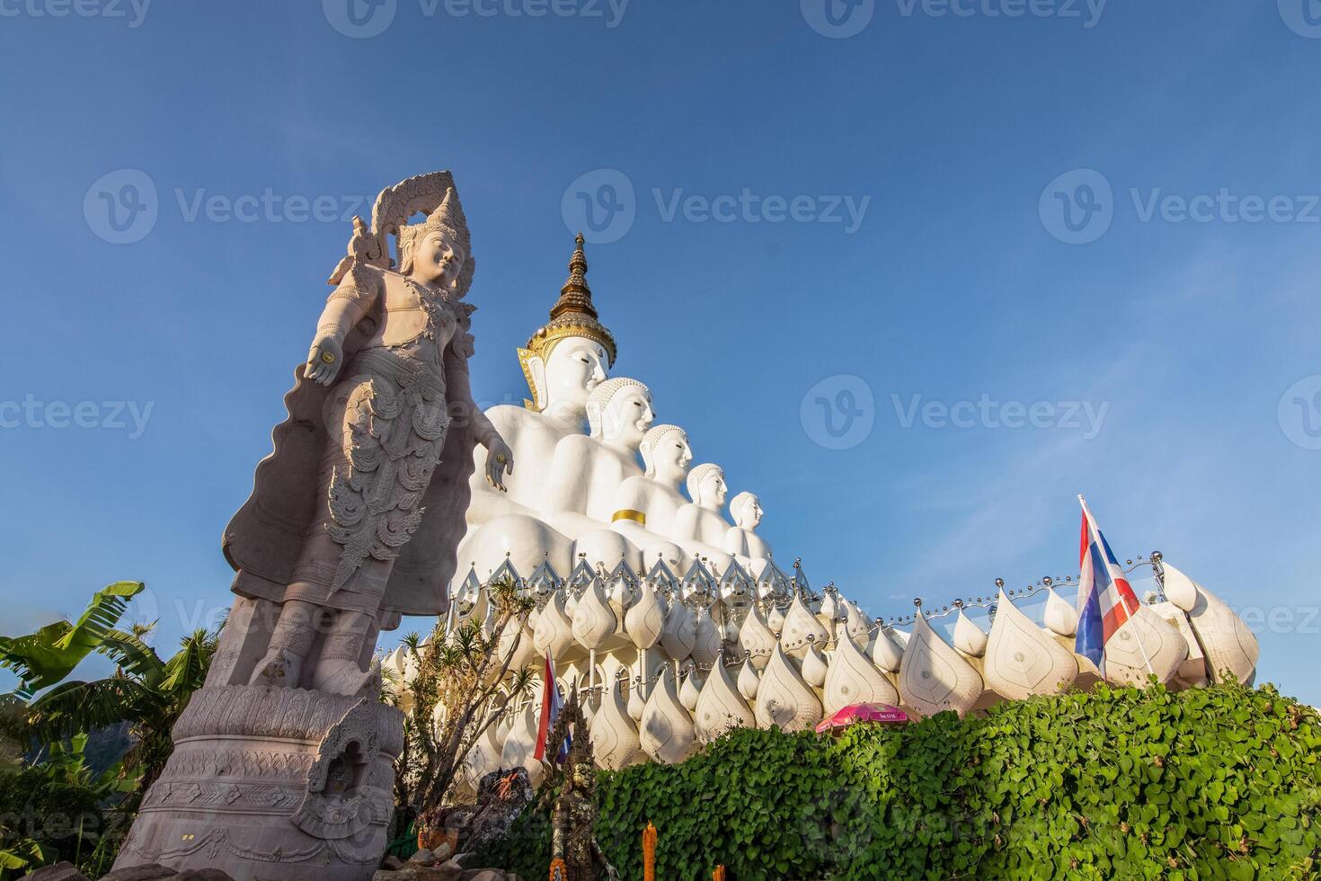 monument vid wat phra som pha son kaeo foto