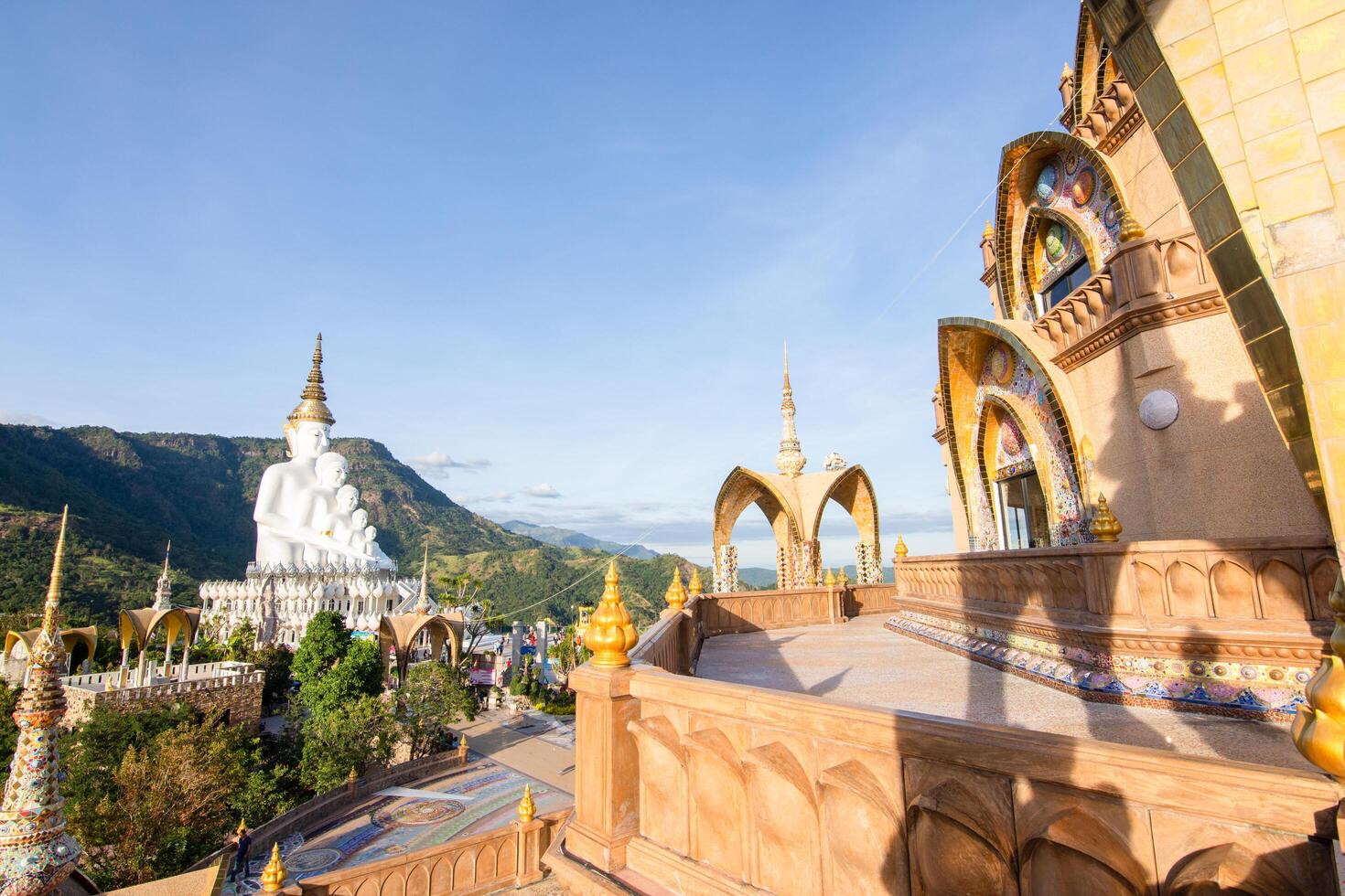 byggnader av wat phra som pha son kaeo foto