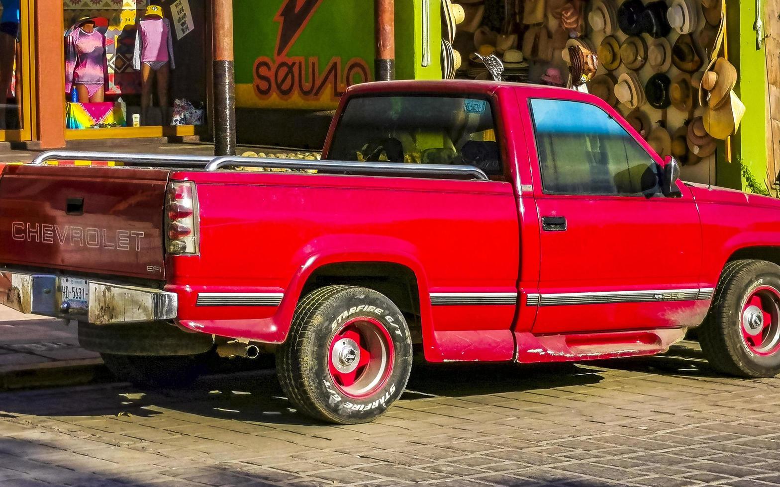 puerto escondido oaxaca mexico 2022 olika mexikansk plocka upp lastbilar bilar 4x4 av vägen fordon Mexiko. foto