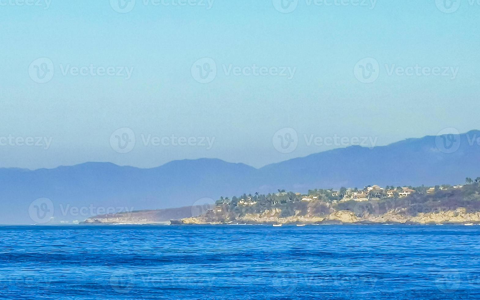 strand sand blå vatten enorm surfare vågor puerto escondido Mexiko. foto