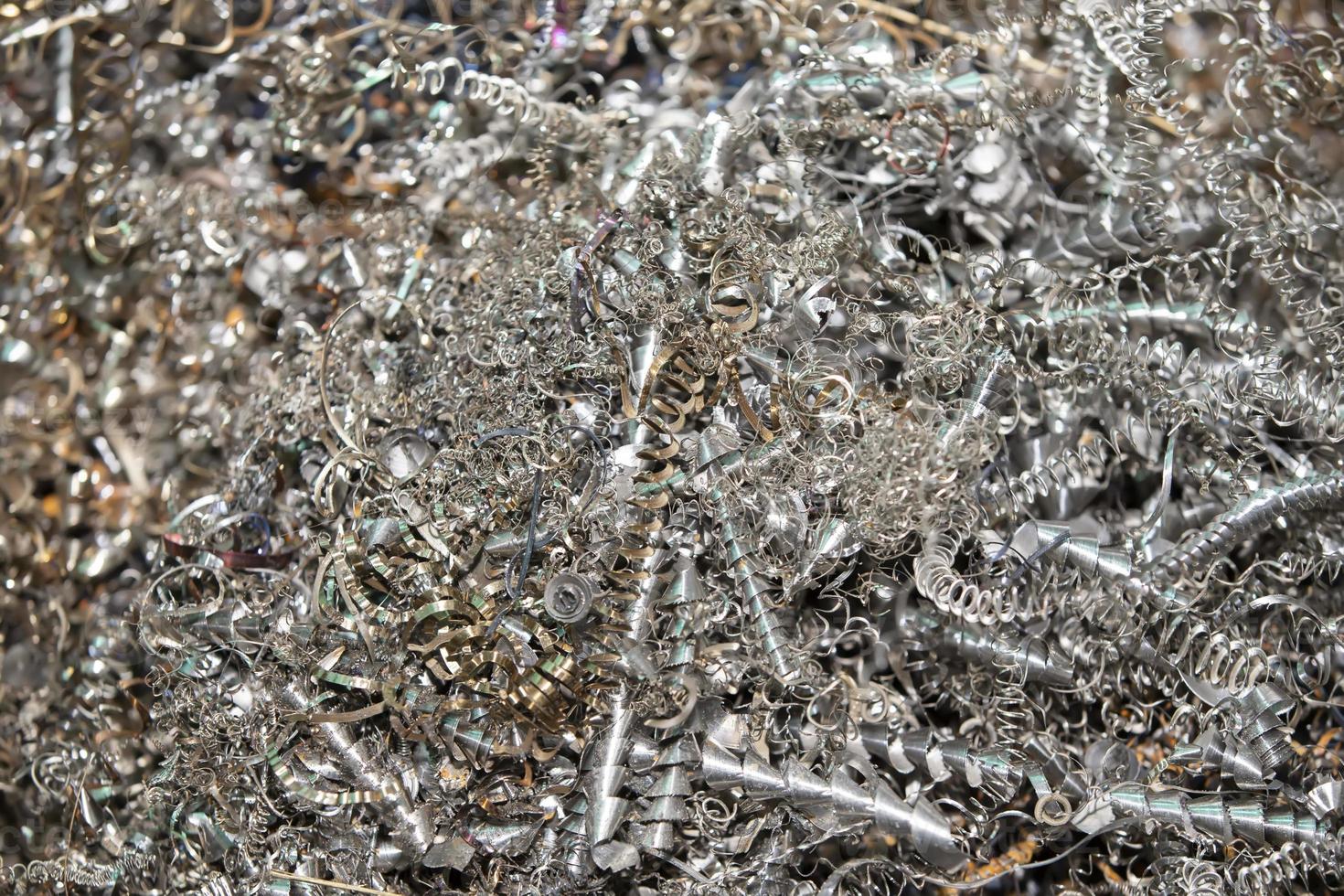 metall spån. industriell skrot från metall skärande. foto