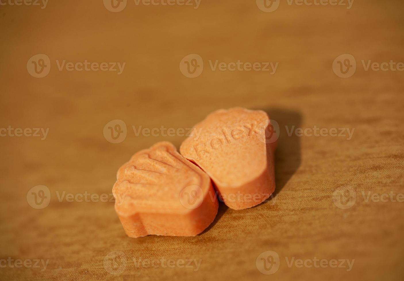 orange piller med mdma extas dopa rolex läkemedel stänga upp bakgrund bra konst i hög kvalitet skriva ut foto