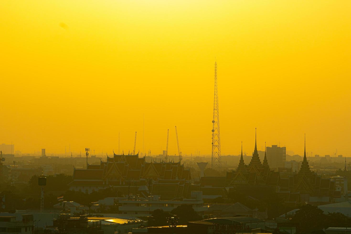 bangkok city vid solnedgången foto